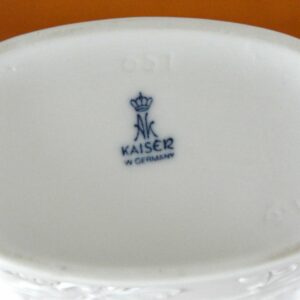 Vase blanc Kaiser Germany faience – porcelaine – Biscuit vintage 24