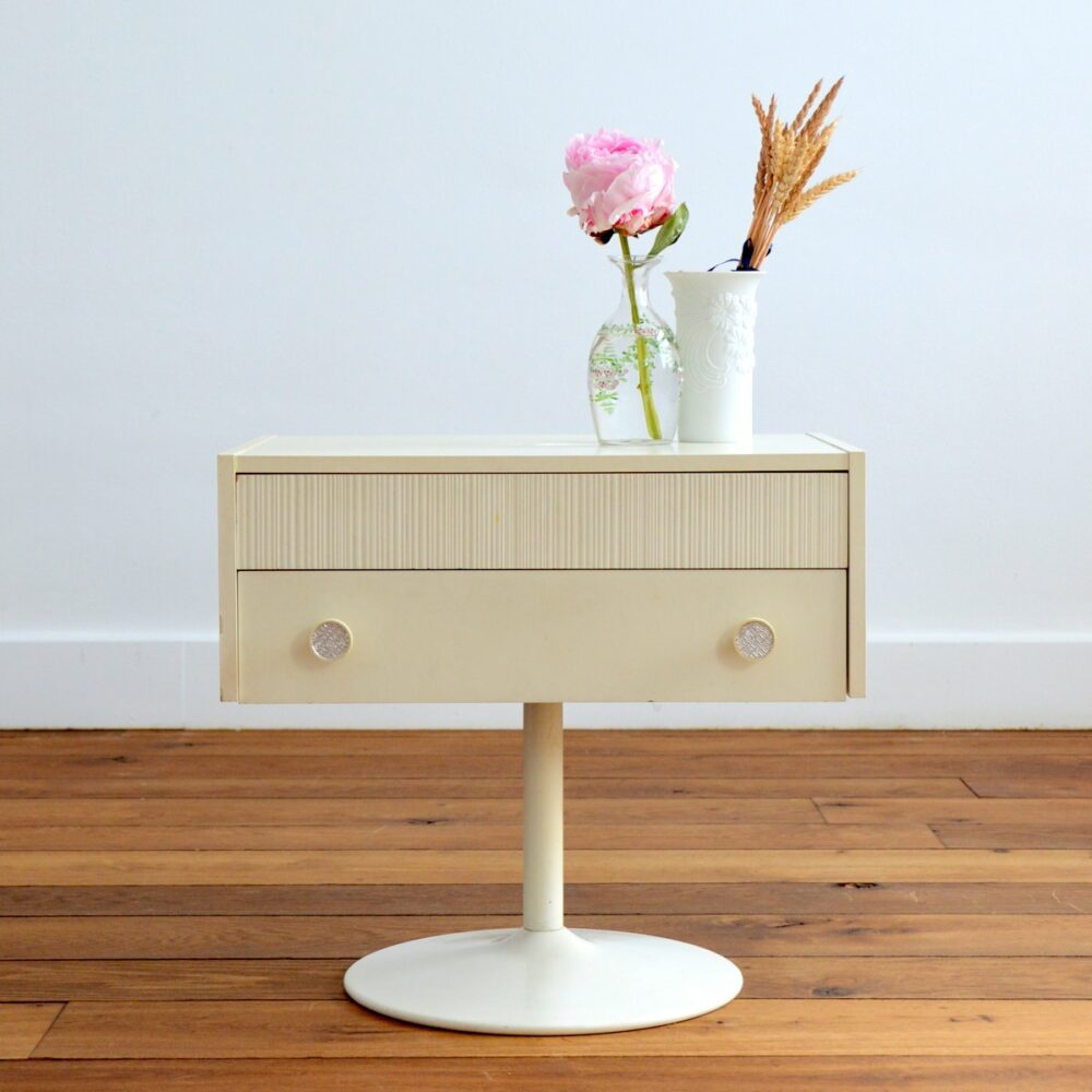 Table de chevet pied tulipe 1960s