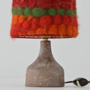 Lampe de table en grès :terre cuite : laine multicolore 1960 vintage 4