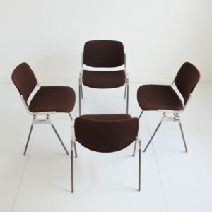 4 chaises Giancarlo Piretti par Castelli Italie 1970 vintage 1