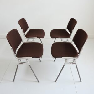 4 chaises Giancarlo Piretti par Castelli Italie 1970 vintage 15