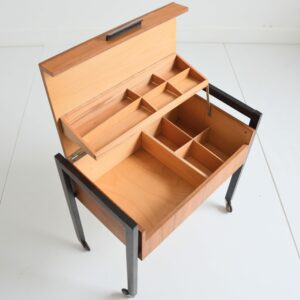 Travailleuse à couture : Boîte de rangement scandinave 1960 vintage 3