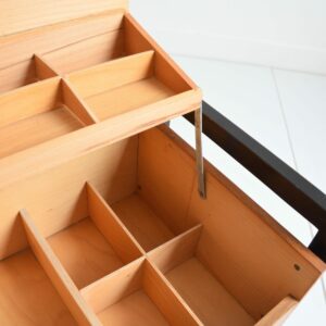 Travailleuse à couture : Boîte de rangement scandinave 1960 vintage 4