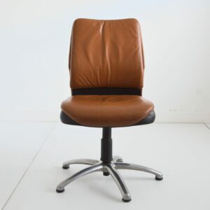 Fauteuil de bureau pivotant en cuir marron vintage 2