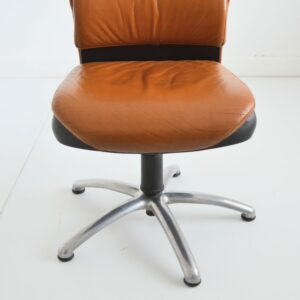 Fauteuil de bureau pivotant en cuir marron vintage 3