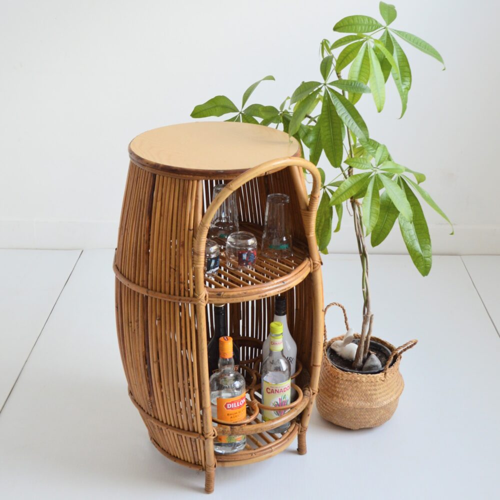 Petit meuble Bar forme tonneau en bambou et rotin Italie 1960s