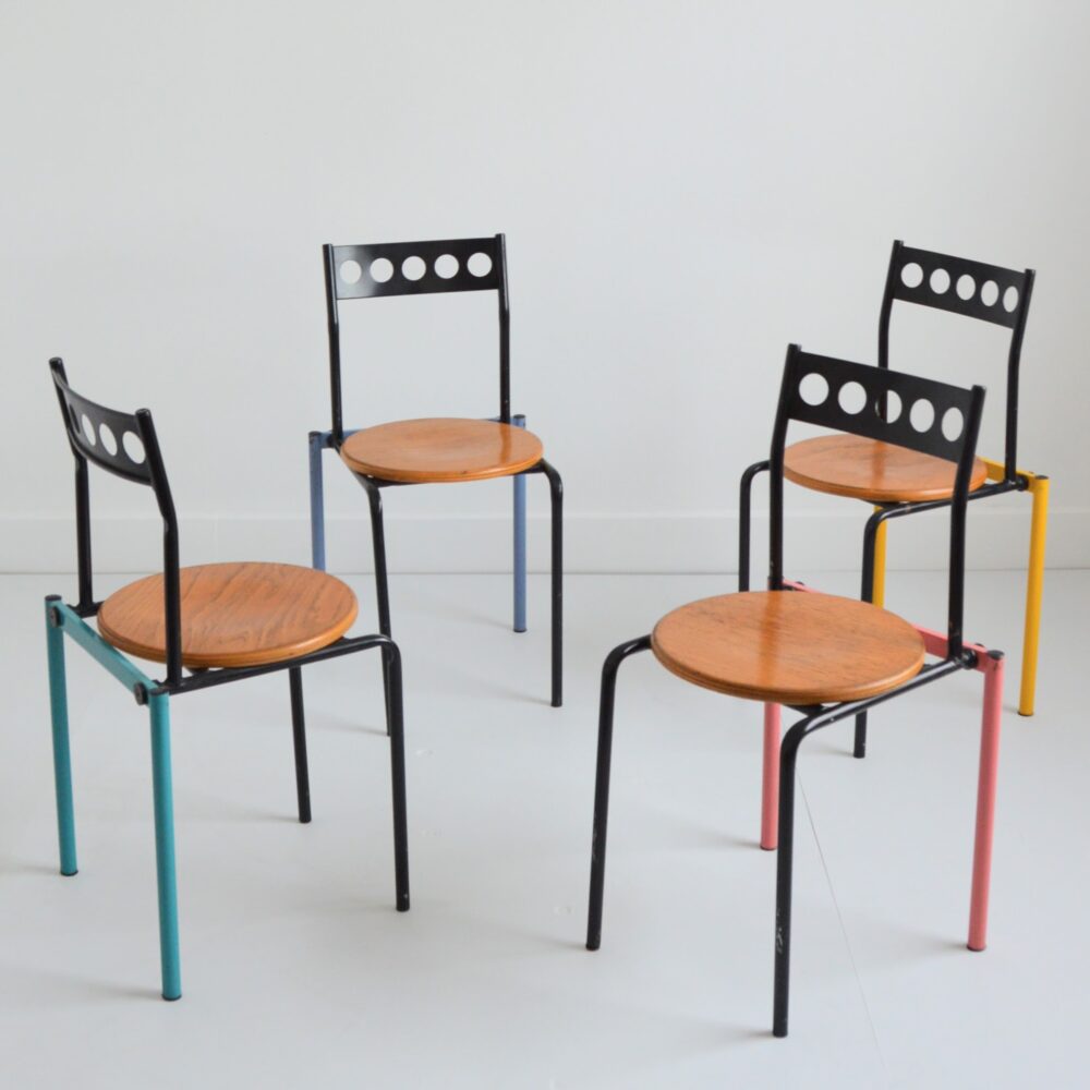 Suite de 4 chaises postmodern design Menphis 80 vintage