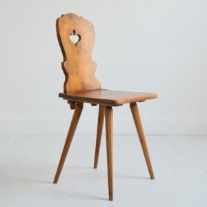 Chaise brutaliste en bois massif vintage 7