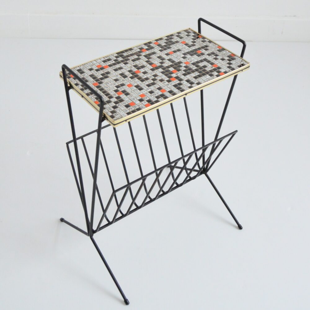 Table d&rsquo;appoint / Porte revues scoubidou 1950 vintage
