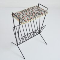Table d&rsquo;appoint / Porte revues scoubidou 1950 vintage