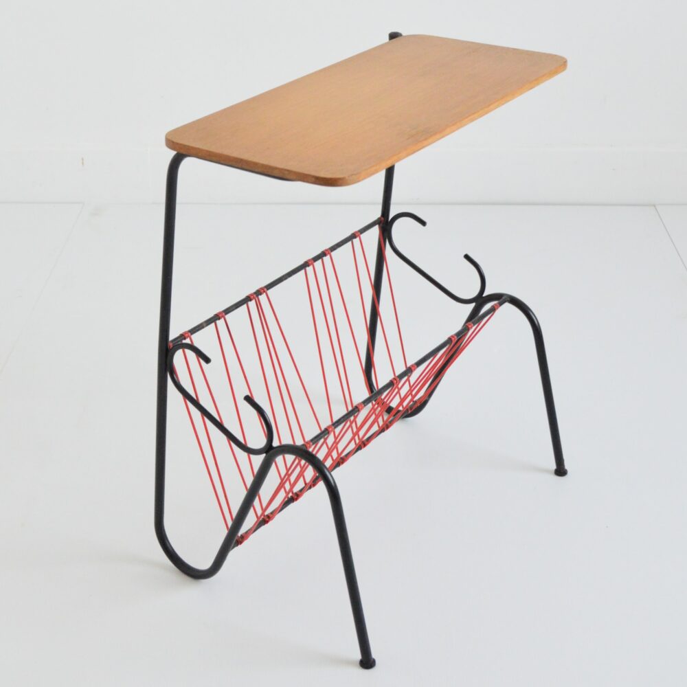 Table d&rsquo;appoint / Porte revues scoubidou 1950 vintage